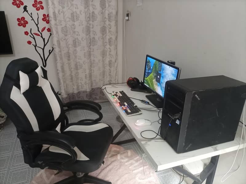 computer table and chair 1