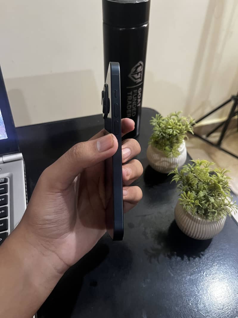 iPhone 14 4