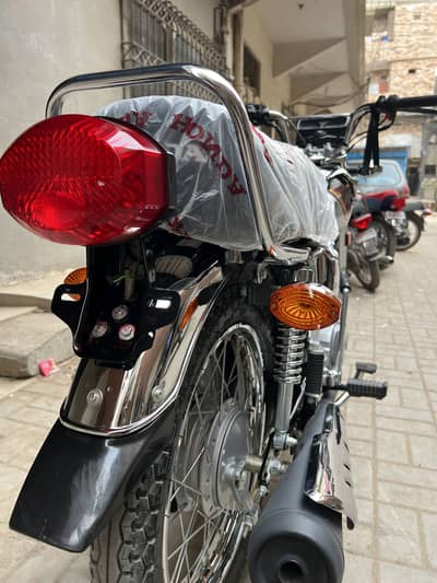 HONDA CG 125S silver Edition unregistered