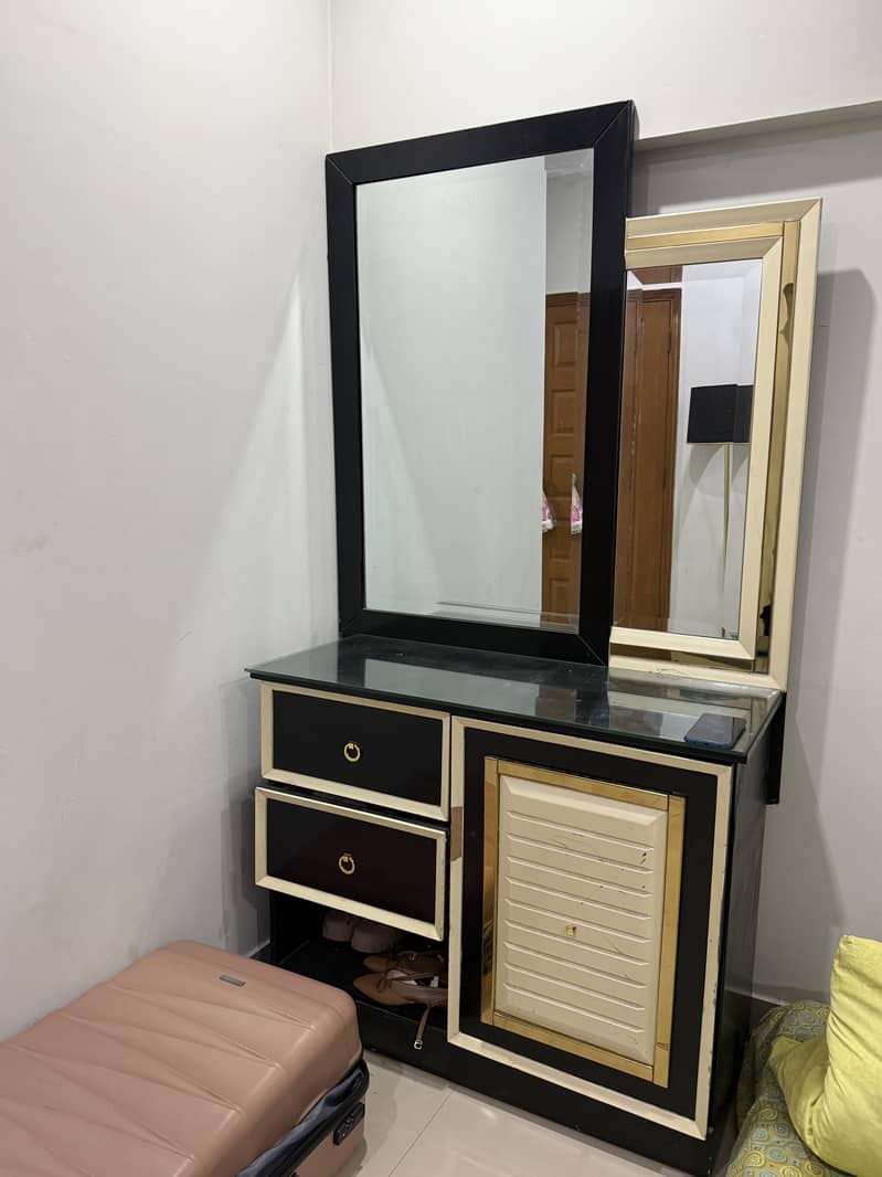 Dressing Table 0
