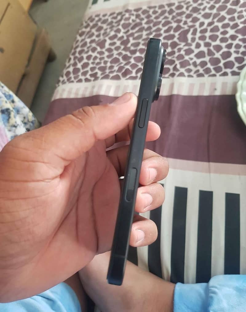 Apple iPhone 16 1