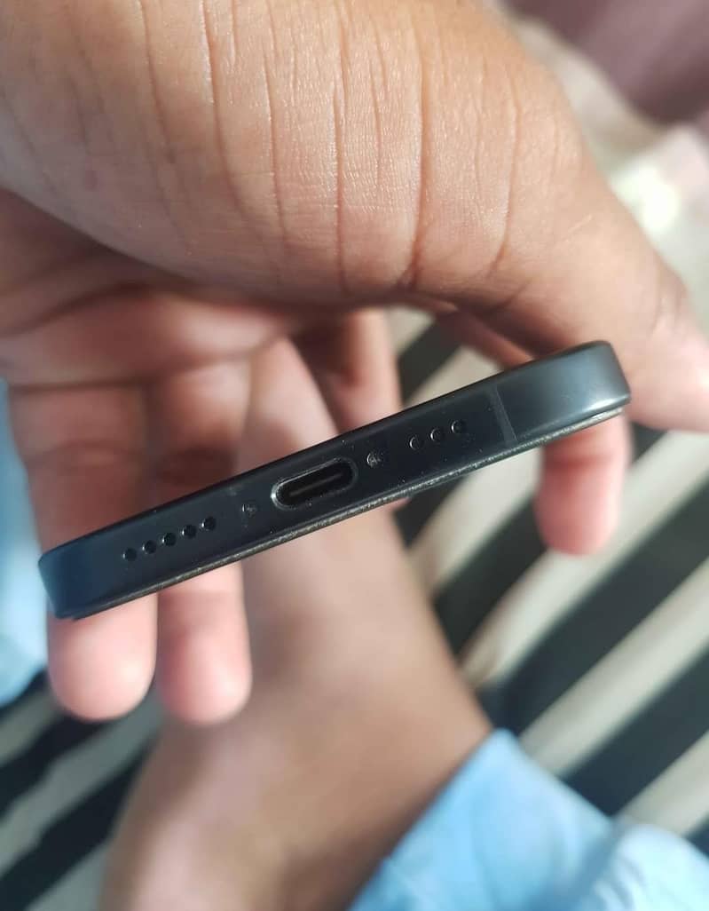 Apple iPhone 16 3
