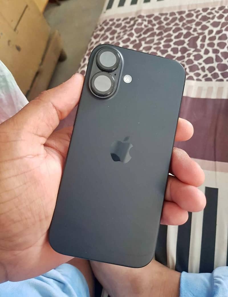 Apple iPhone 16 5