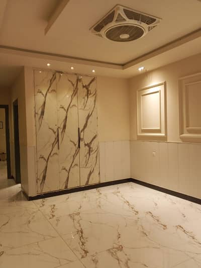 900 Square Feet Flat In F-11