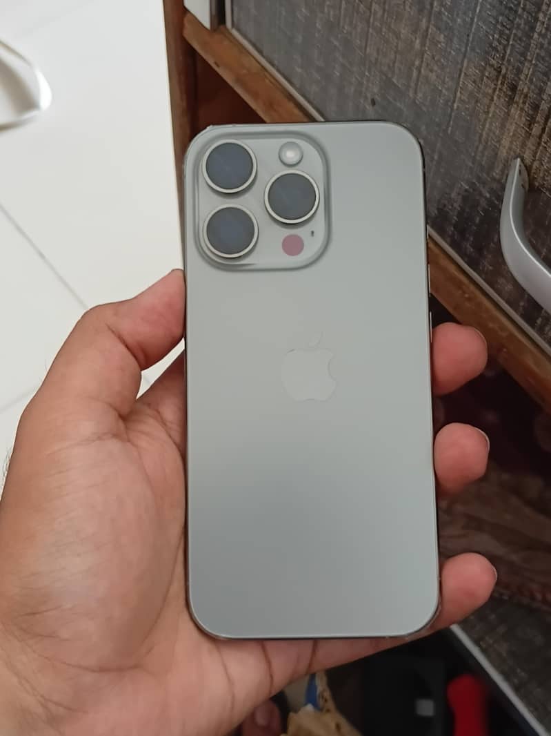 Apple iPhone 16 Pro 0