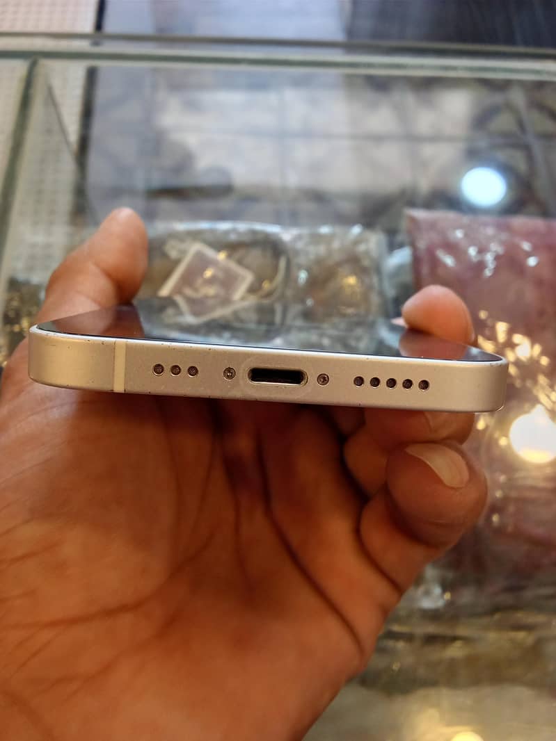 Apple iPhone 12 4
