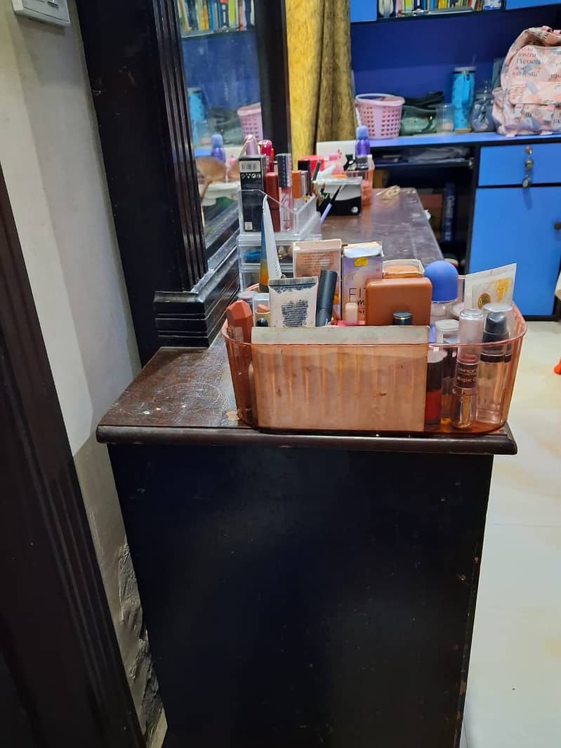 Dressing table 1
