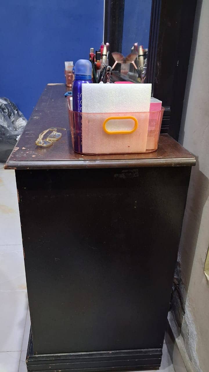 Dressing table 4