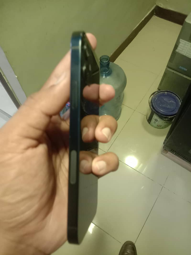 Apple iPhone 12 2