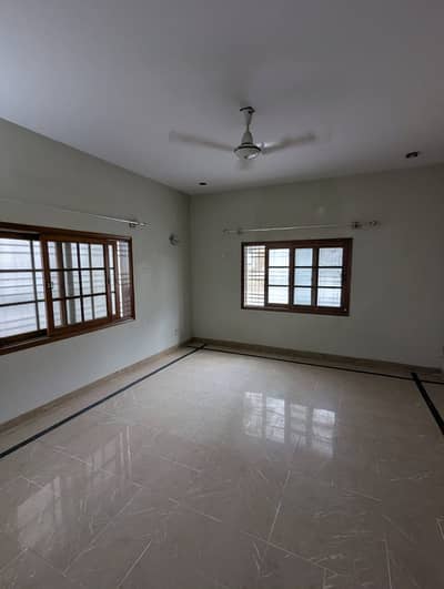 Ground floor corner 3 bed dd portion for rent