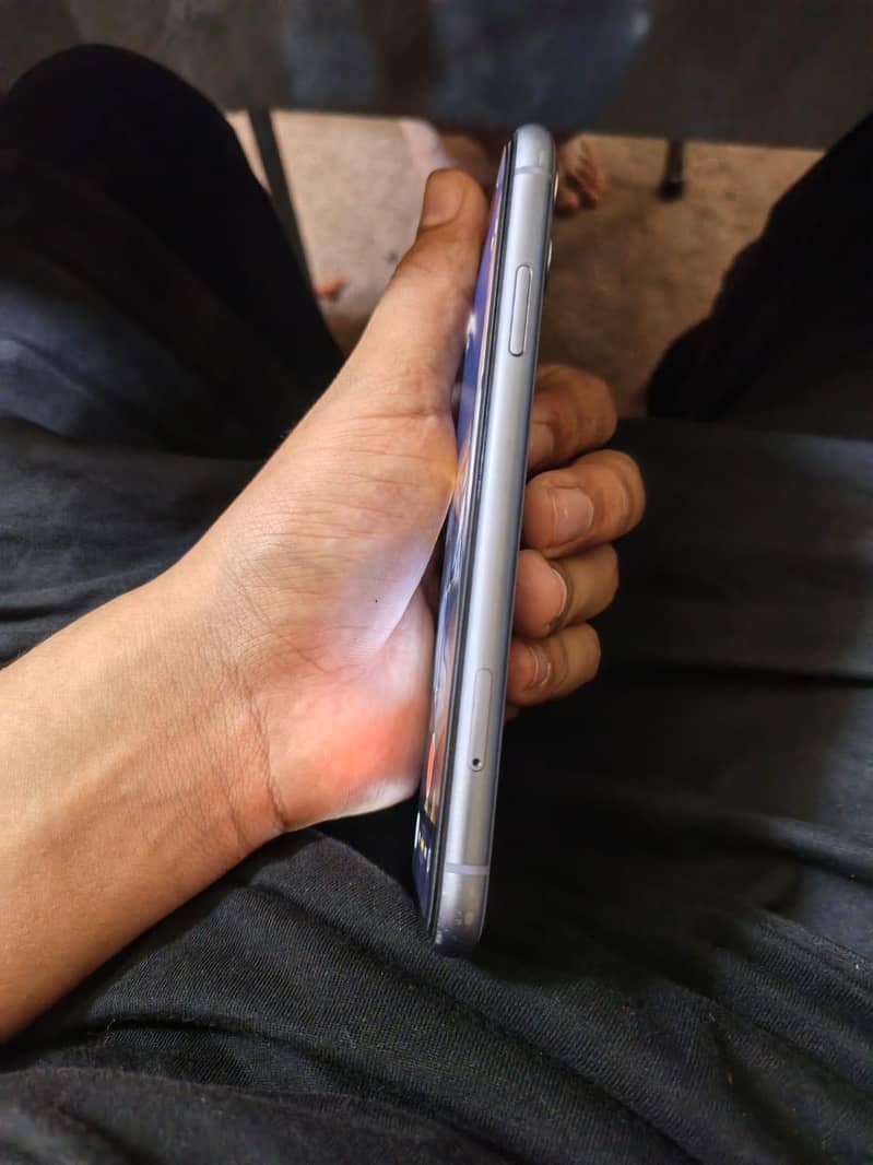 iPhone 11 3