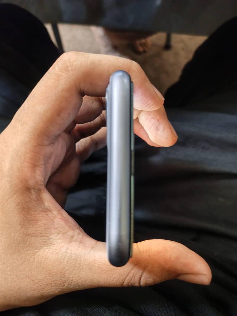 iPhone 11 5