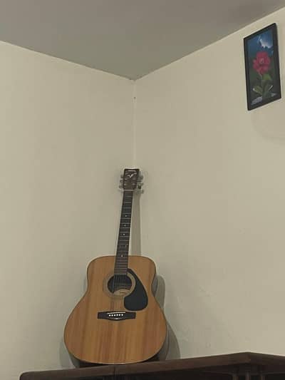 YAHAMA F310 ACOUSTIC GUITAR