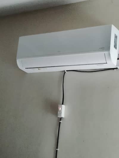 ac tcL company T3 inverter 1.5 ton use just only one month