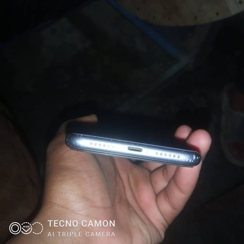 iPhone 11 5