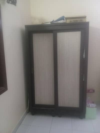 slightly used 4ft wardrobe with sliding door