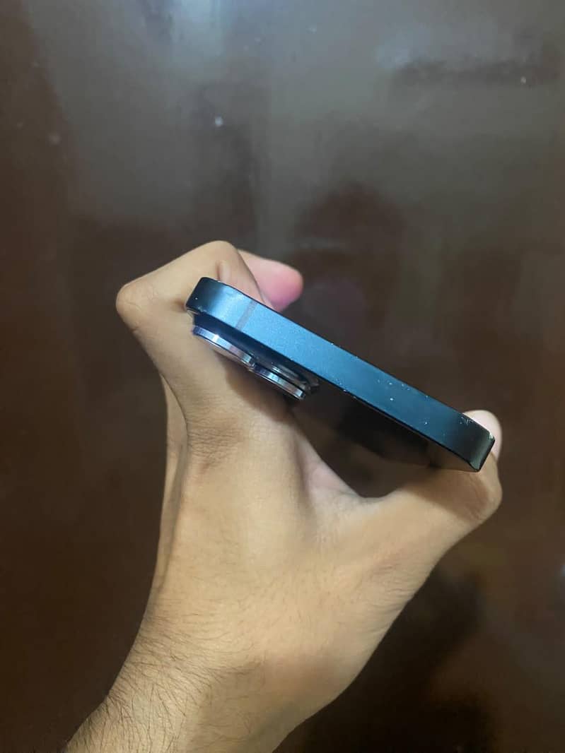 Apple iPhone 14 4