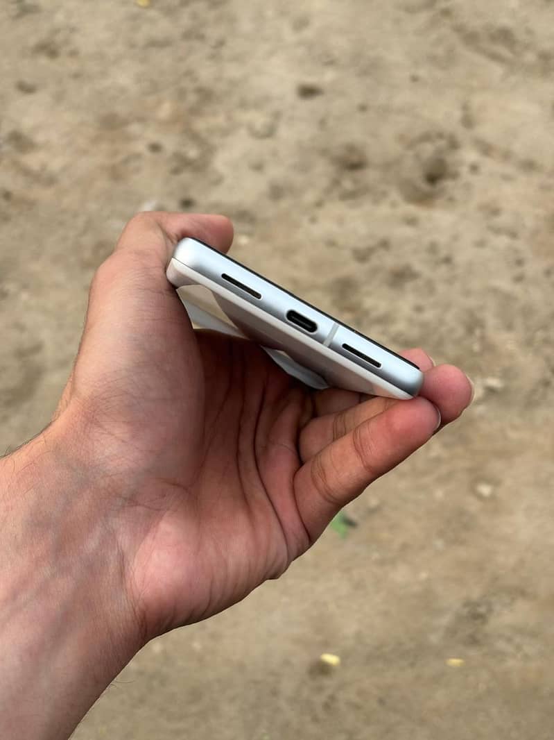 Google Pixel 7 4
