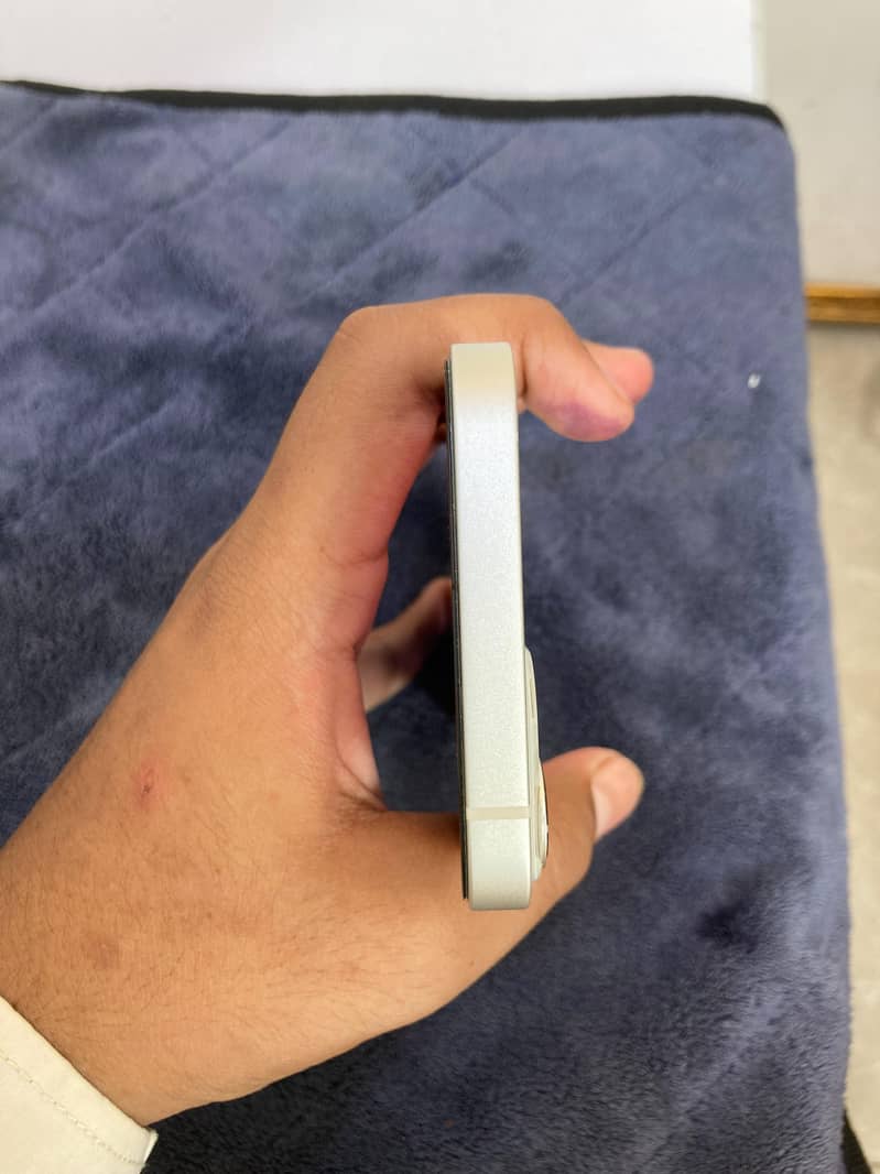 Apple iPhone 13 3