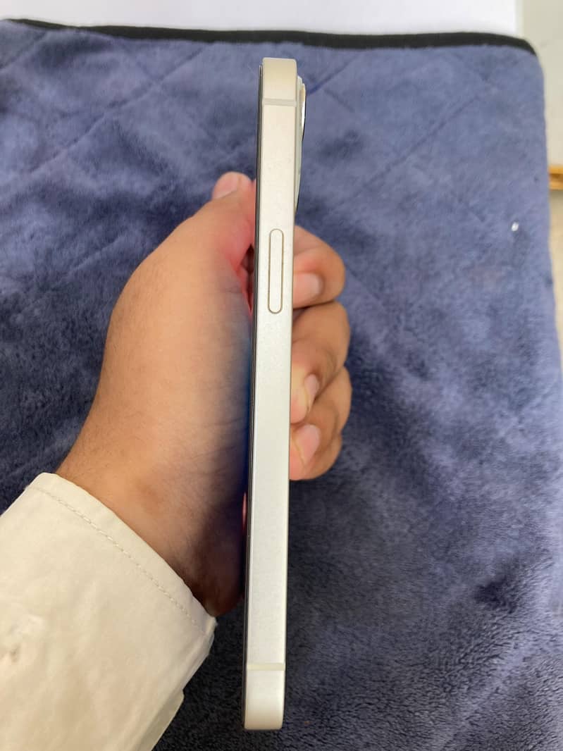 Apple iPhone 13 4