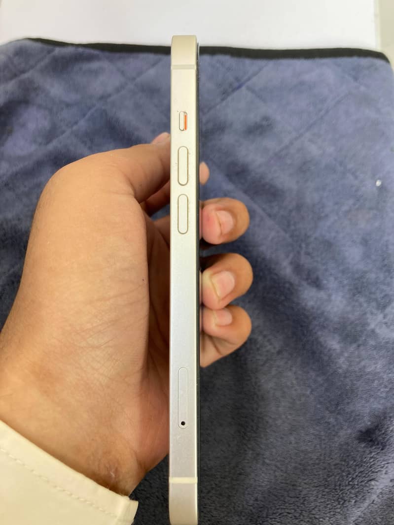 Apple iPhone 13 5