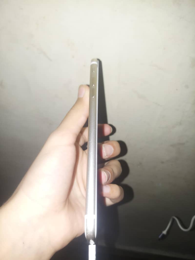 Apple iPhone 7 Plus 2
