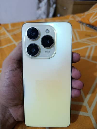 Tecno spark 20 pro with box 8 256
