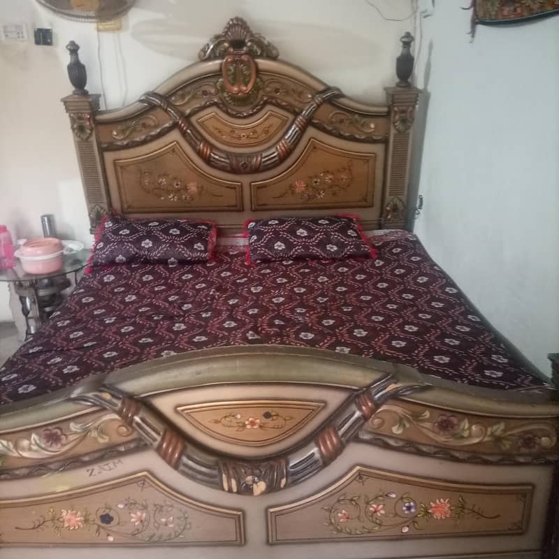 king Size Bed 0