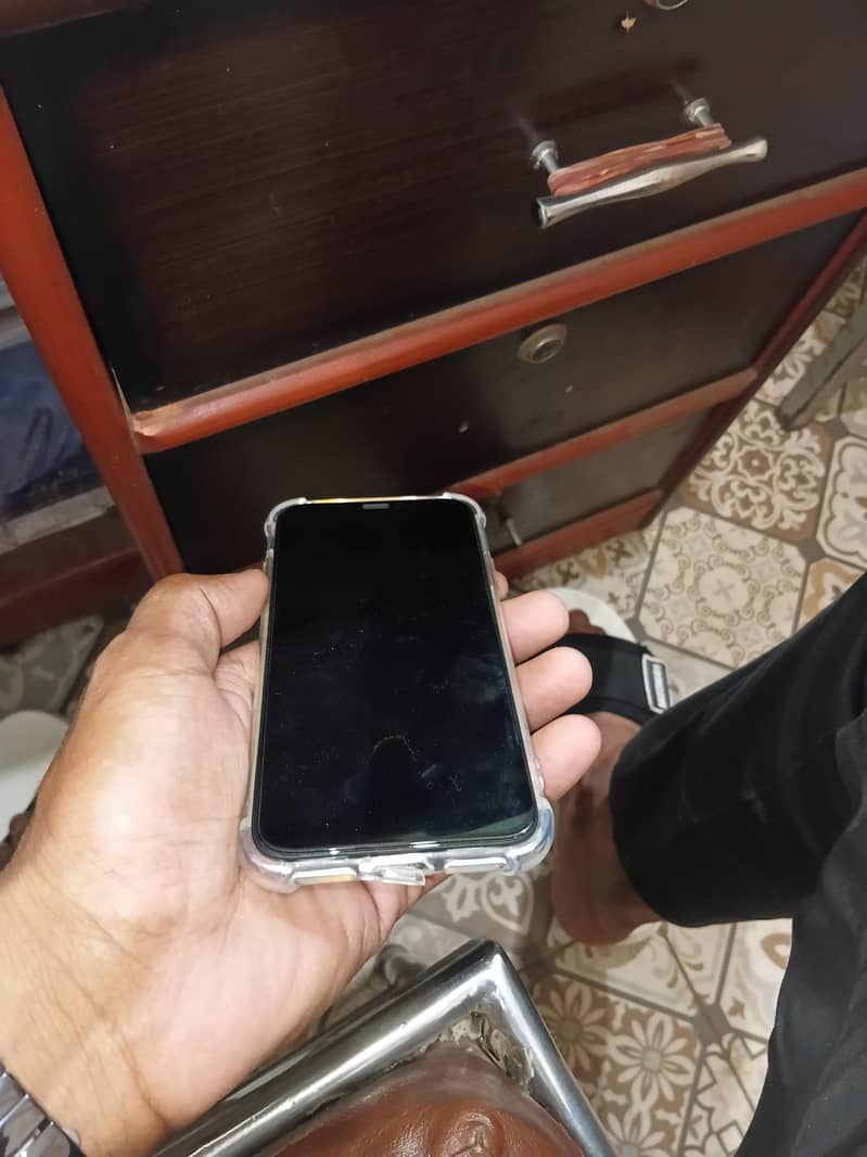 Apple iPhone X 3