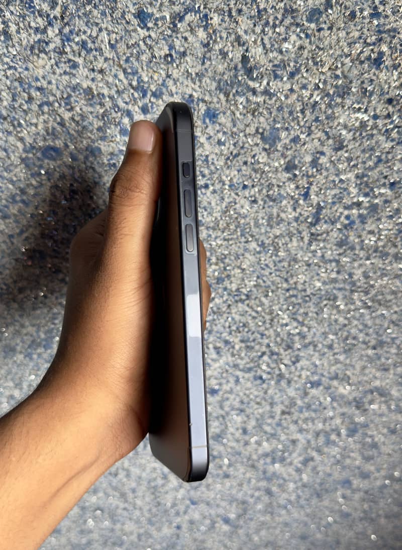 iPhone 15 Pro Max 3