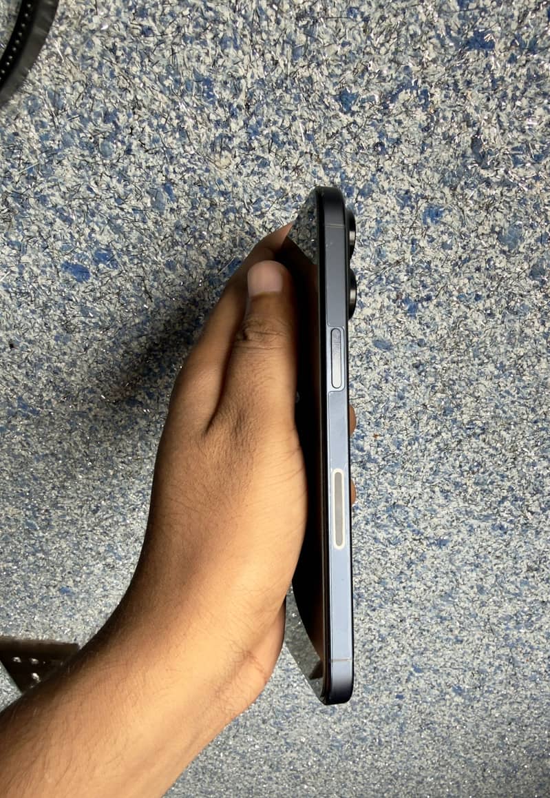 iPhone 15 Pro Max 4
