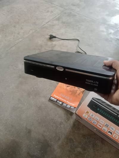 Tiger T8 Dish Receiver With 15 Months Server