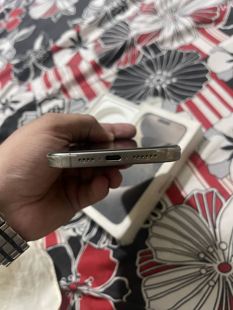 Iphone 15 pro max 4