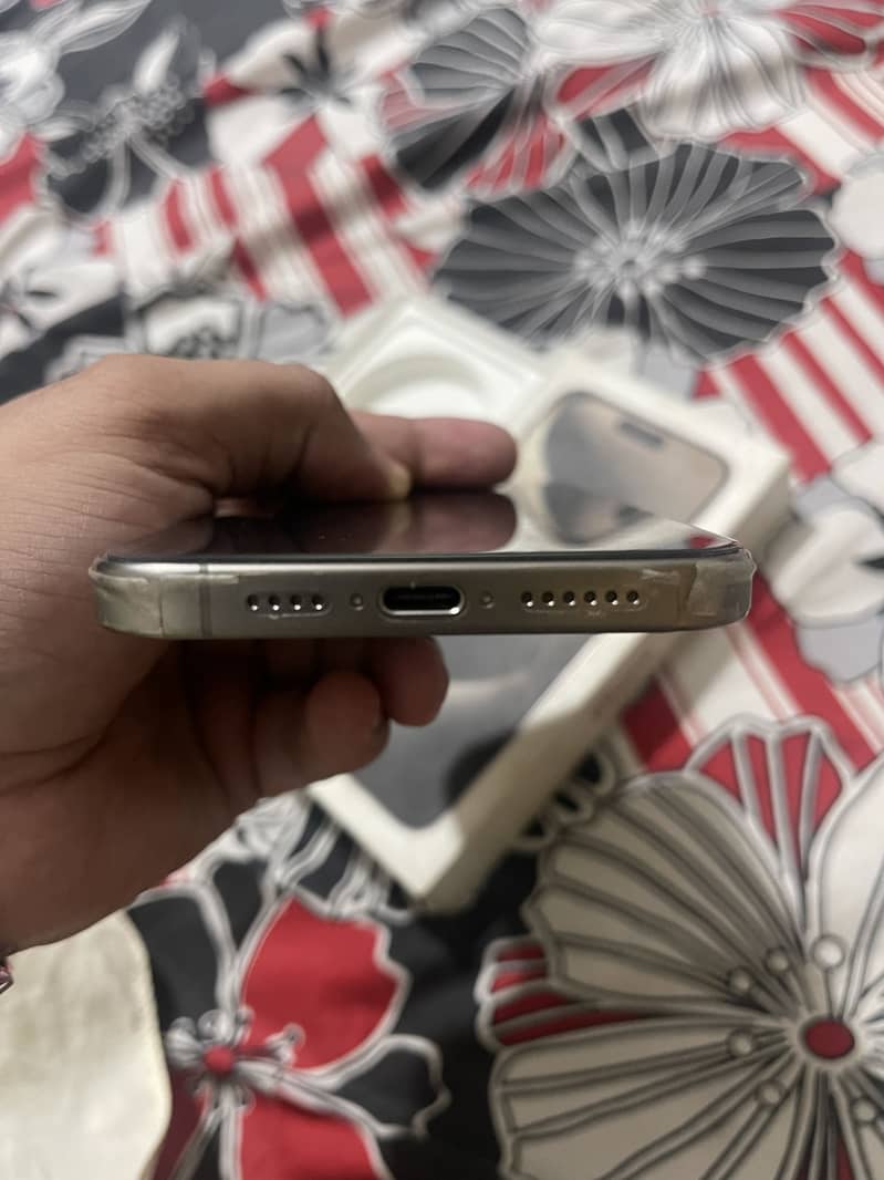 Iphone 15 pro max 6