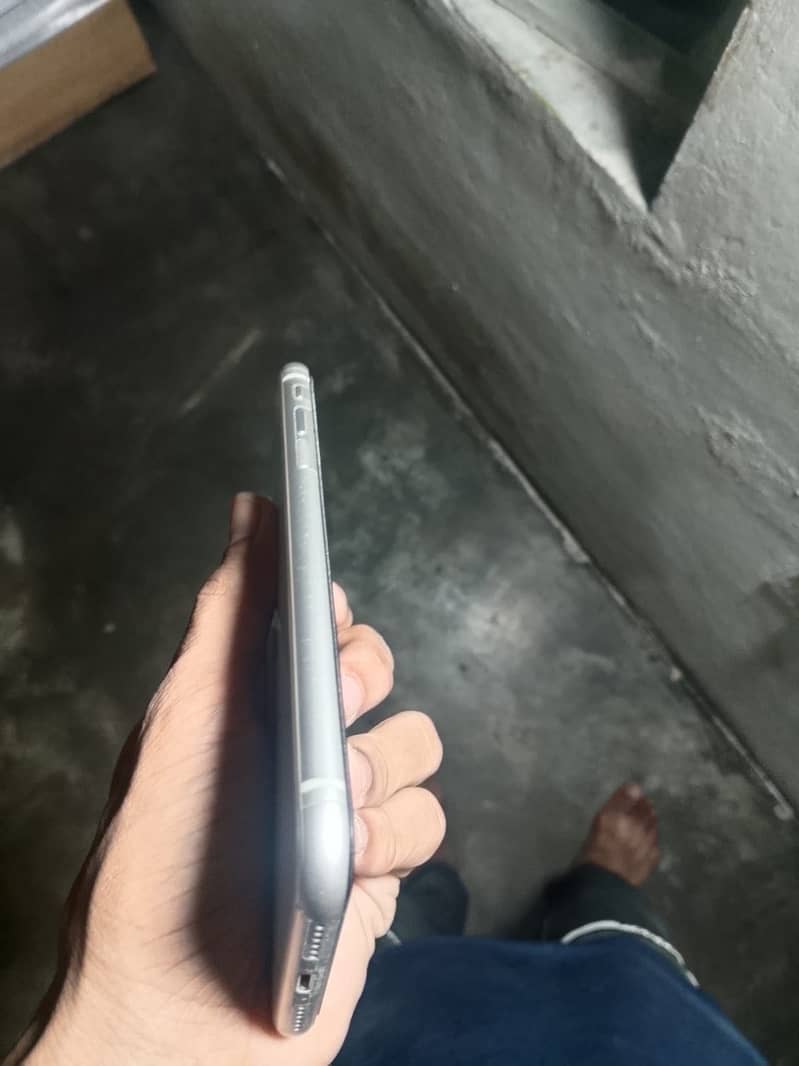 Apple iPhone 11 0