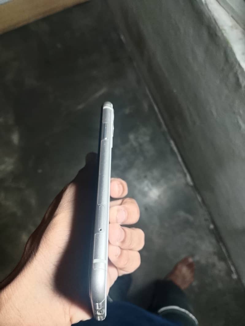 Apple iPhone 11 4