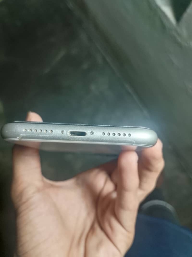 Apple iPhone 11 5