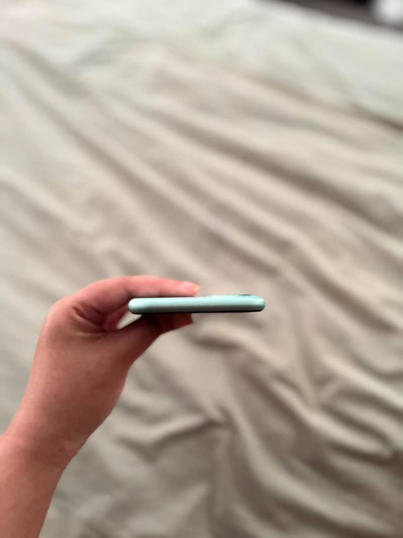 iPhone 11 3