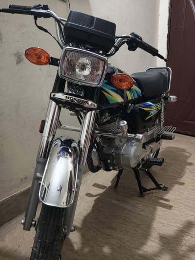 Honda 125 black