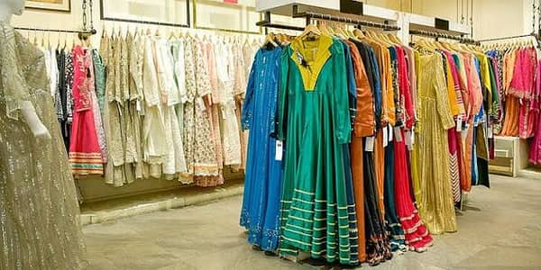 Aesi ladies jo ghar bethay without investment products sale kain