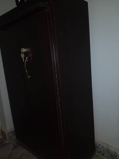 Storage cabinet