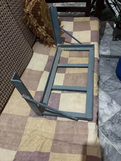 Battery wall mount stand