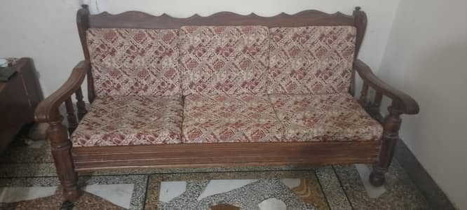 sofa set A1 condition 15000/ rs negotiable price
