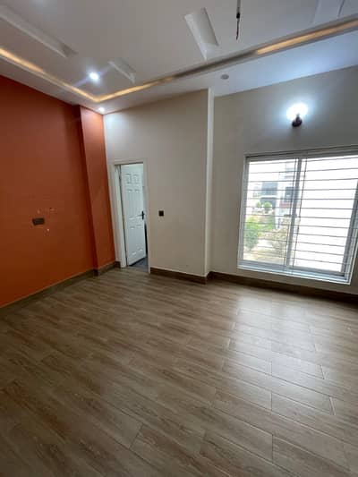 Single Bedroom for rent near UOL (Female Bachelor)