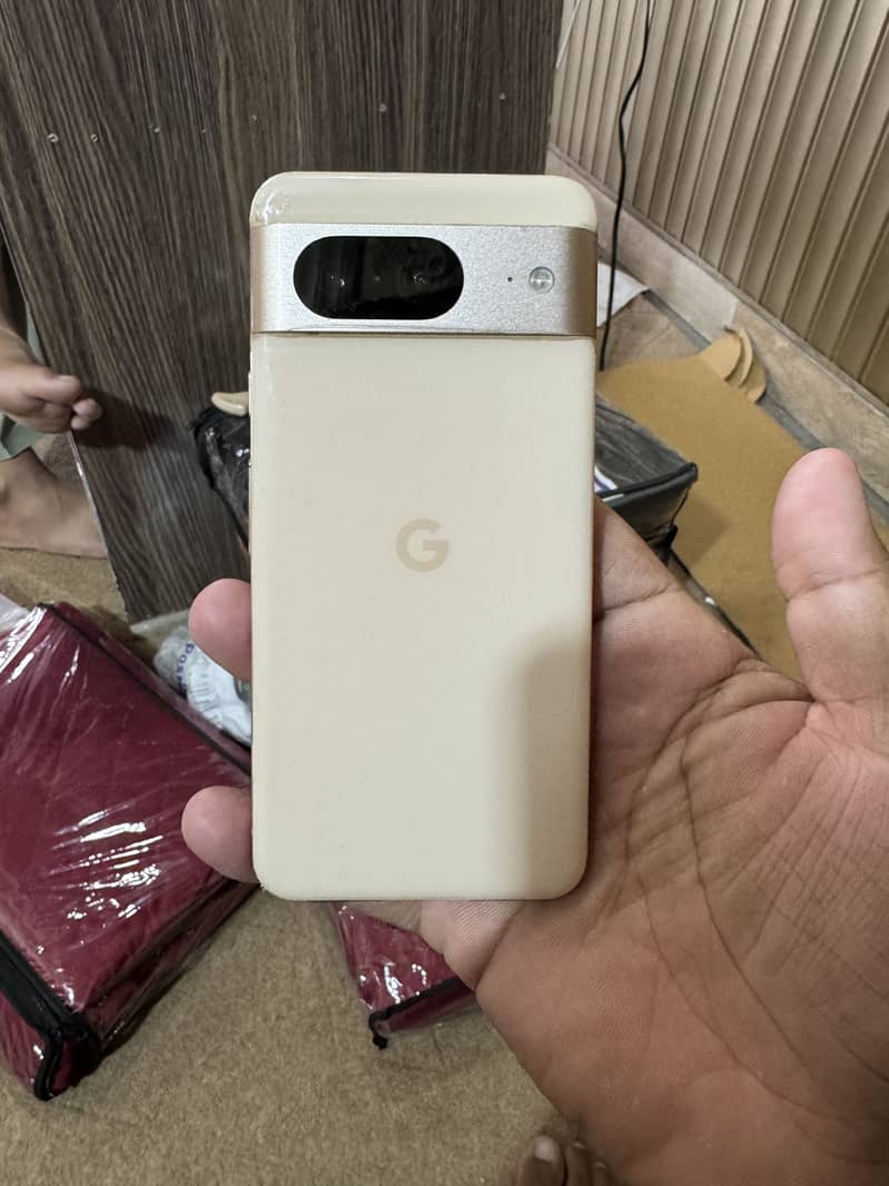 Google Pixel 8 4