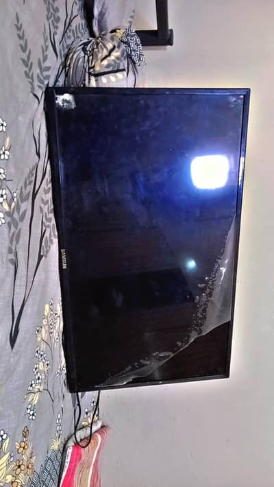 Samsung LED-32 inch-720 resolution- Cable and USB LED