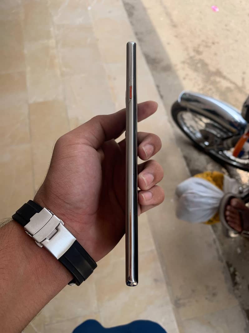 Tecno CAMON 40 Pro 1