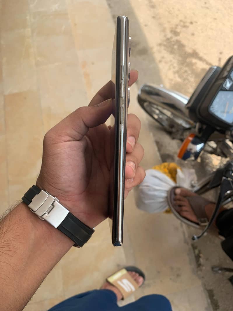 Tecno CAMON 40 Pro 4