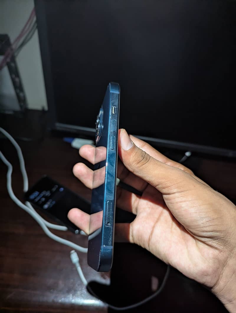 Apple iPhone 13 2