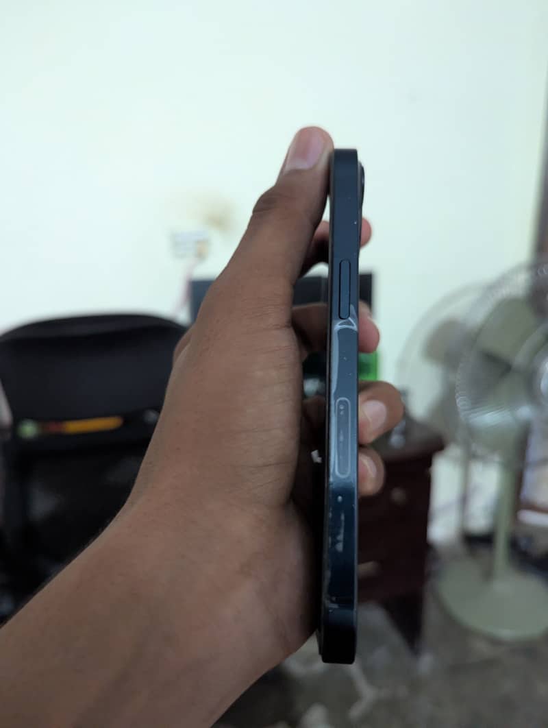Apple iPhone 13 4
